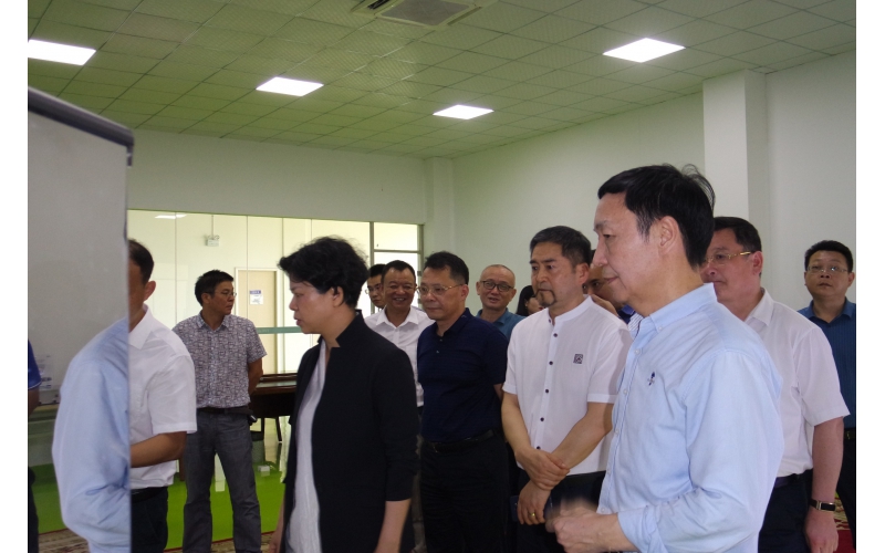 市委副書記、市長張迎春走訪智能制造企業(yè)，來我司調(diào)研，與我司高層領(lǐng)導(dǎo)親切會面。